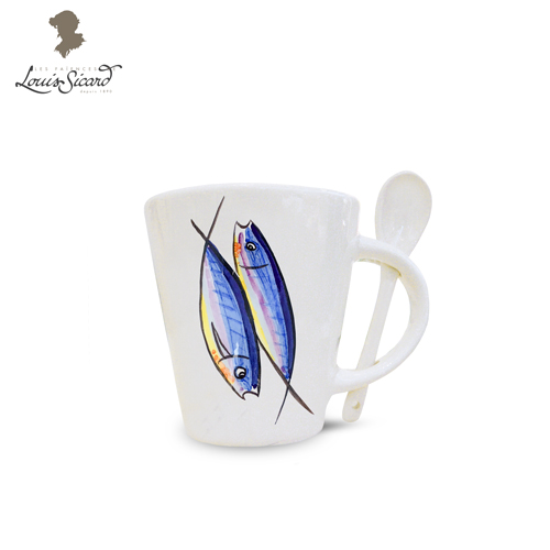 Mug avec cuillère dans la anse. Collection Les Sardines de Louis Sicard