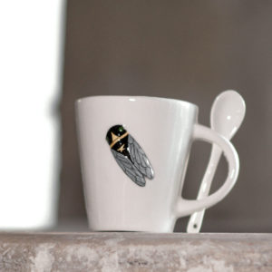 Mug avec cuillère de la collection d'Art de la Table Décor Cigale