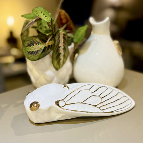 Cigale des 130 Ans aux Ailes d'Or - 25 cm - Posée en décoration