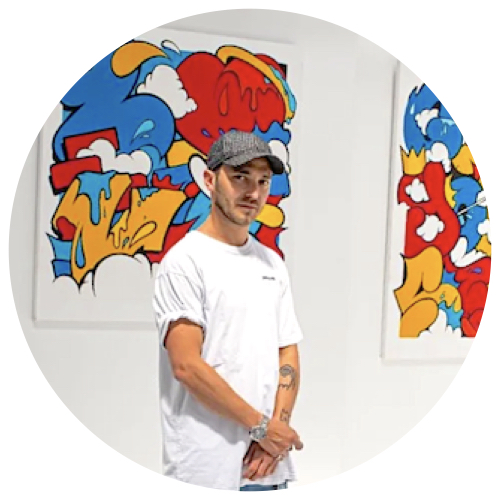 L'Artiste Piotre devant ses tableaux