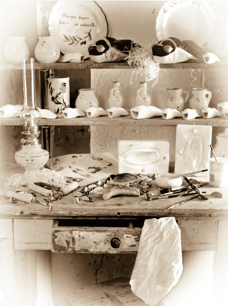 Anciennes pièces en faïences des Collections Louis Sicard
